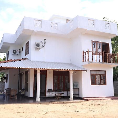 Hotel Whitehouse تيساماهاراما المظهر الخارجي الصورة