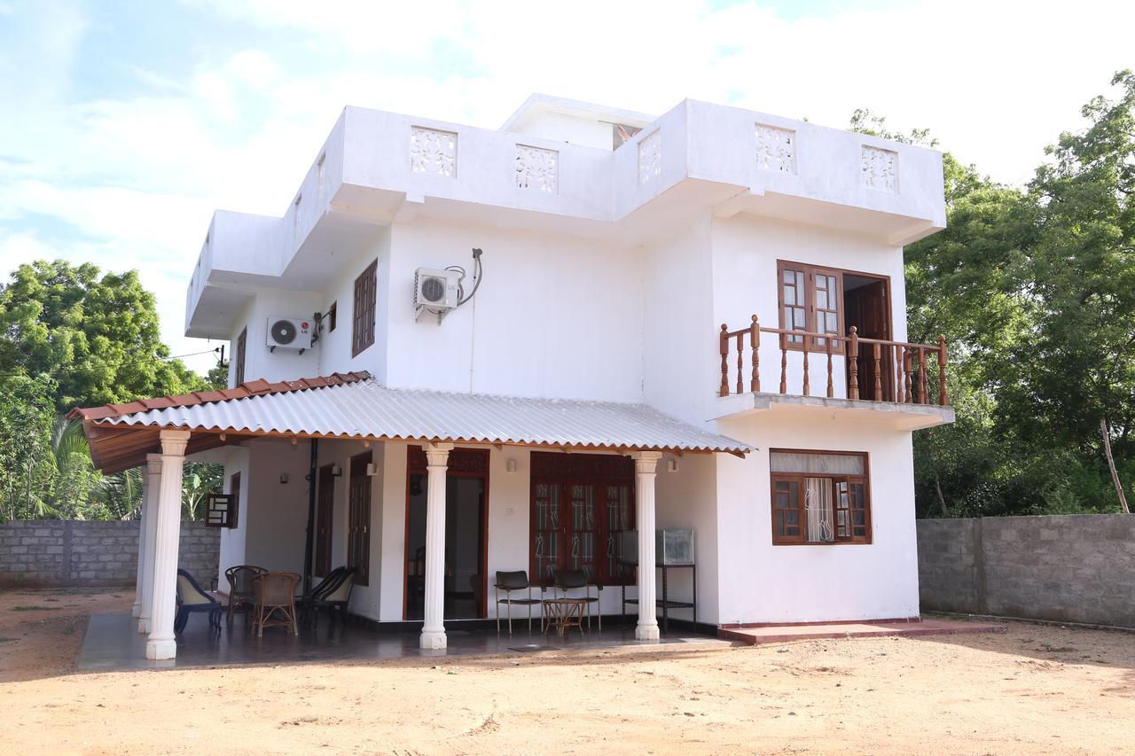 Hotel Whitehouse تيساماهاراما المظهر الخارجي الصورة
